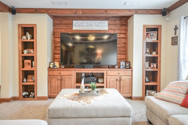 976 NW KC 476, Harper, TX 78631