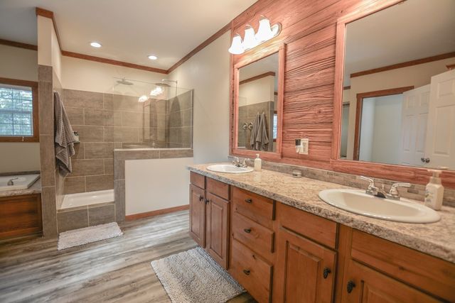 976 NW KC 476, Harper, TX 78631