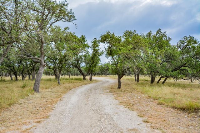 976 NW KC 476, Harper, TX 78631