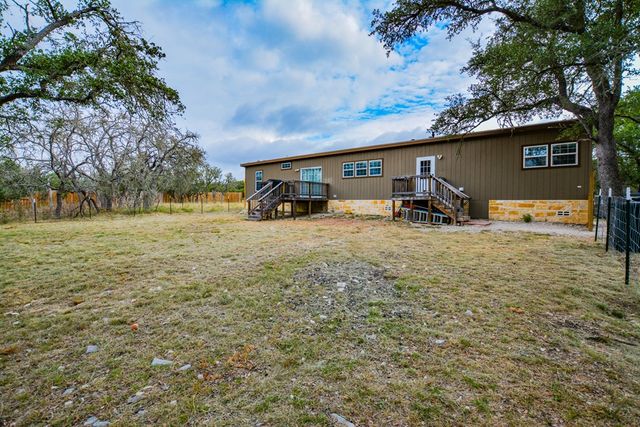 976 NW KC 476, Harper, TX 78631