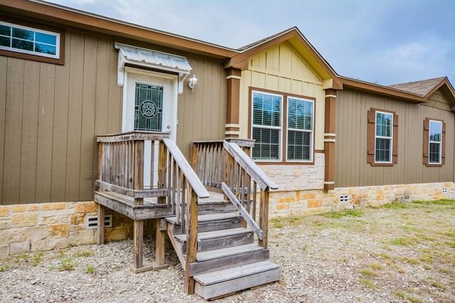 976 NW KC 476, Harper, TX 78631