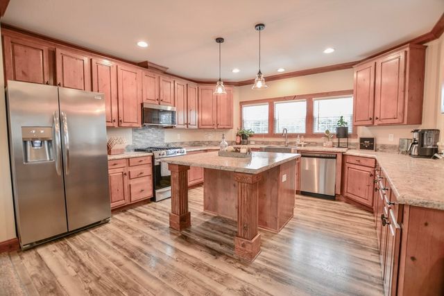 976 NW KC 476, Harper, TX 78631