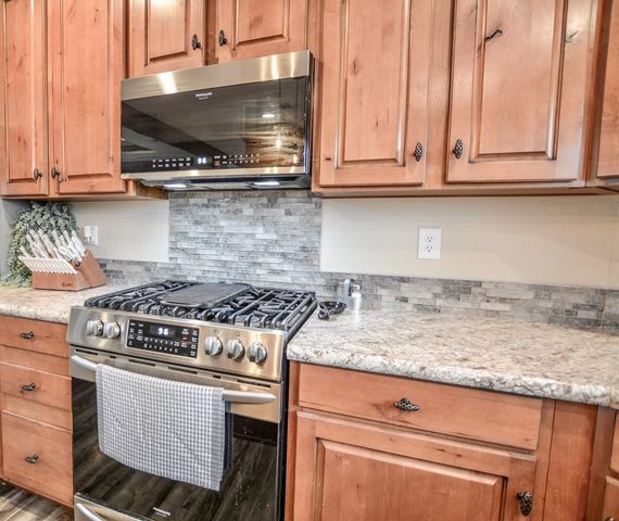 976 NW KC 476, Harper, TX 78631