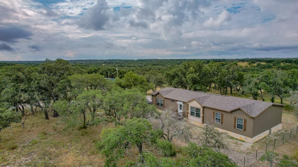 976 NW KC 476, Harper, TX 78631