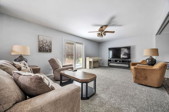1727 Roosa Lane, Elk Grove Village, IL 60007