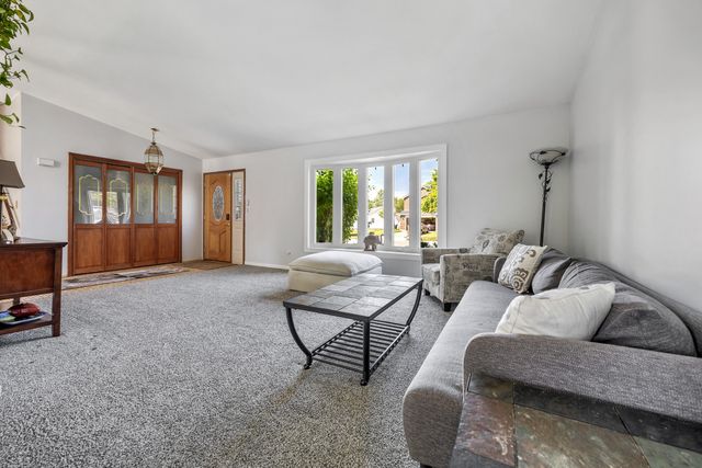 1727 Roosa Lane, Elk Grove Village, IL 60007