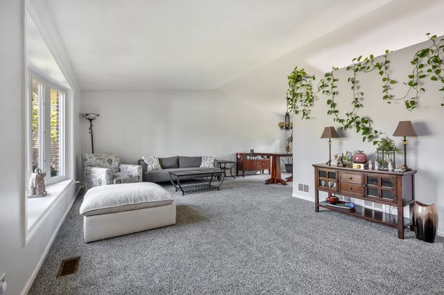 1727 Roosa Lane, Elk Grove Village, IL 60007