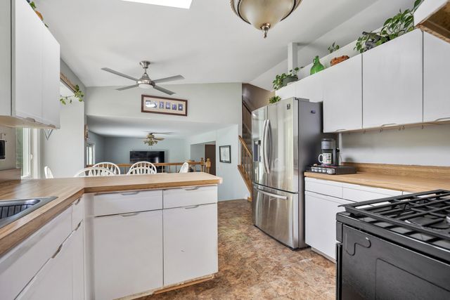 1727 Roosa Lane, Elk Grove Village, IL 60007