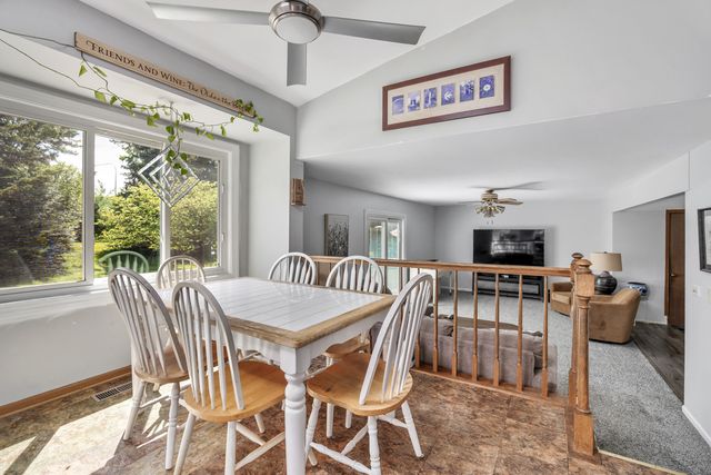 1727 Roosa Lane, Elk Grove Village, IL 60007