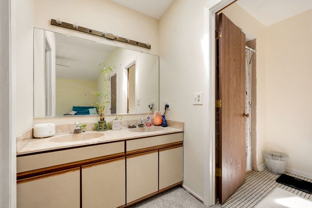 1727 Roosa Lane, Elk Grove Village, IL 60007