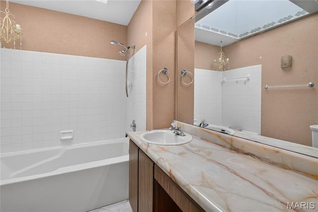 11525 Pineberry Drive, St Louis, MO 63146