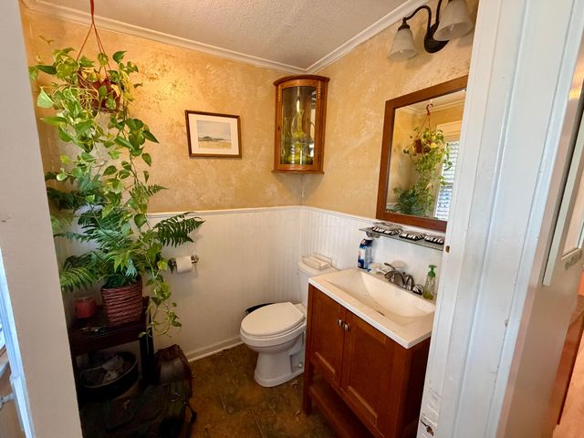 13705 Courtland Avenue, Cleveland, OH 44111