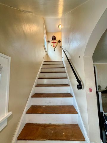 13705 Courtland Avenue, Cleveland, OH 44111