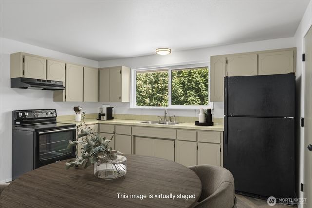 26012 221st Place SE, Maple Valley, WA 98038