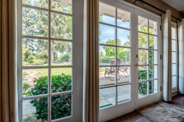 14912 Lipson Avenue, Visalia, CA 93292