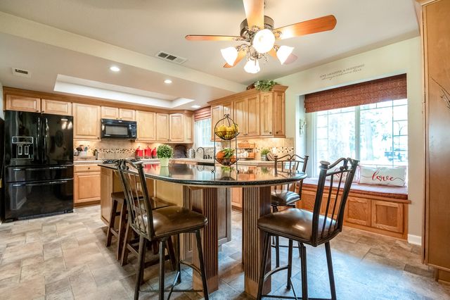 14912 Lipson Avenue, Visalia, CA 93292