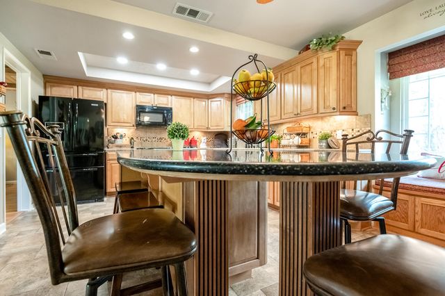 14912 Lipson Avenue, Visalia, CA 93292