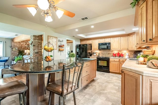 14912 Lipson Avenue, Visalia, CA 93292