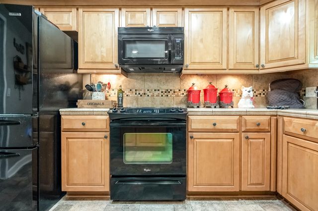 14912 Lipson Avenue, Visalia, CA 93292