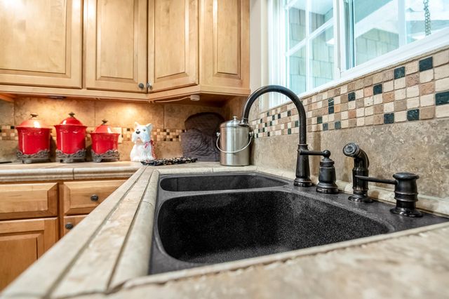 14912 Lipson Avenue, Visalia, CA 93292