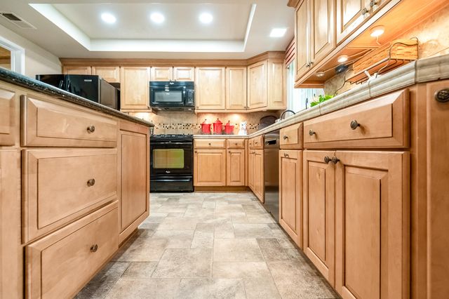 14912 Lipson Avenue, Visalia, CA 93292