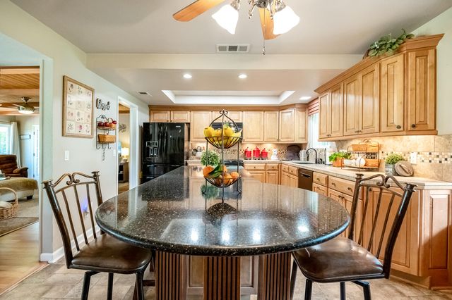 14912 Lipson Avenue, Visalia, CA 93292