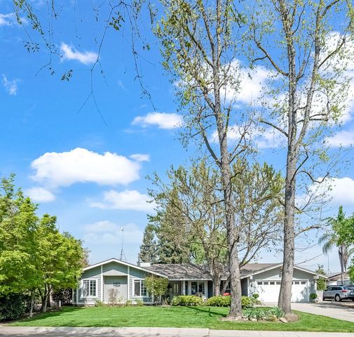 14912 Lipson Avenue, Visalia, CA 93292