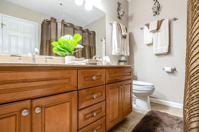 14912 Lipson Avenue, Visalia, CA 93292