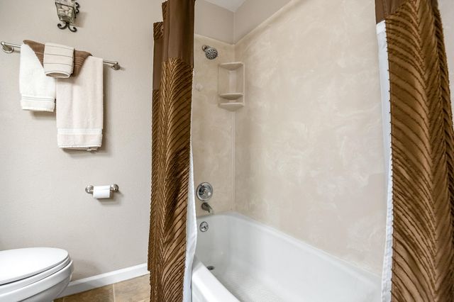 14912 Lipson Avenue, Visalia, CA 93292