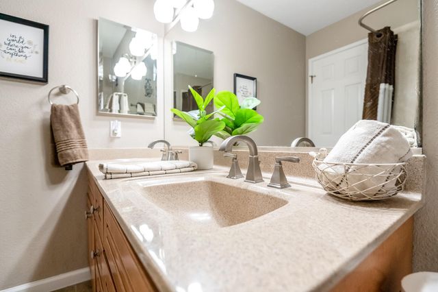 14912 Lipson Avenue, Visalia, CA 93292