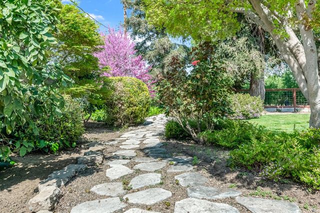 14912 Lipson Avenue, Visalia, CA 93292