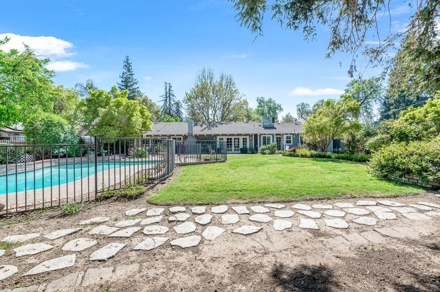 14912 Lipson Avenue, Visalia, CA 93292