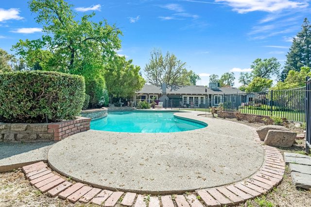 14912 Lipson Avenue, Visalia, CA 93292