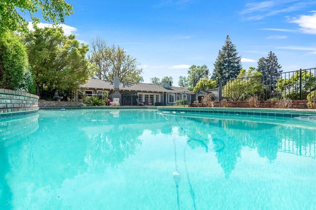 14912 Lipson Avenue, Visalia, CA 93292