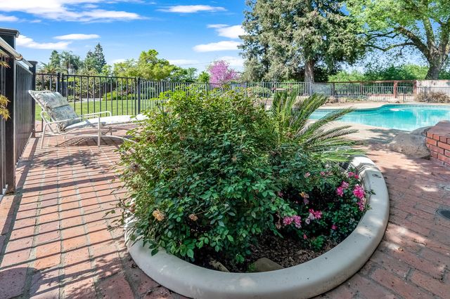 14912 Lipson Avenue, Visalia, CA 93292