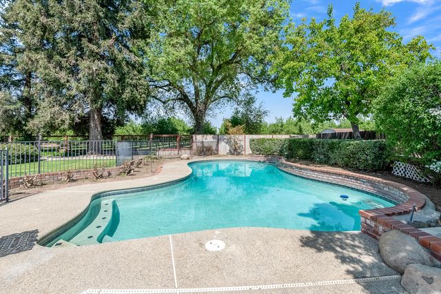 14912 Lipson Avenue, Visalia, CA 93292