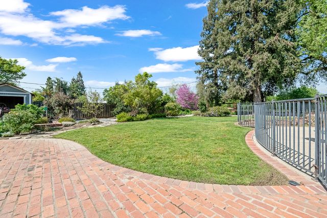 14912 Lipson Avenue, Visalia, CA 93292