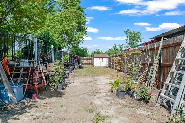 14912 Lipson Avenue, Visalia, CA 93292