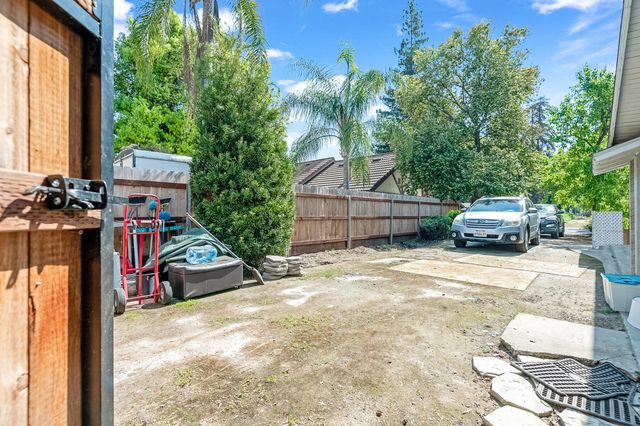 14912 Lipson Avenue, Visalia, CA 93292