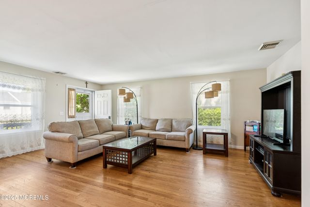 1122 Borden Avenue, Point Pleasant, NJ 08742