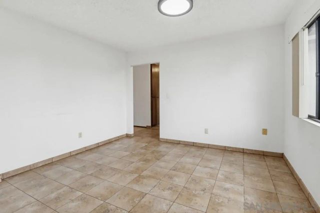 7705 Hunthaven Rd, San Diego, CA 92114