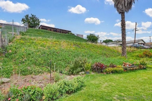 7705 Hunthaven Rd, San Diego, CA 92114