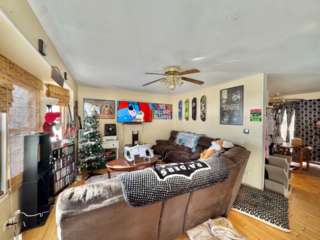 214 Orleans Street, Carpentersville, IL 60110