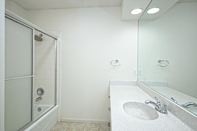 105 CRESCENT BLF, Austin, TX 78734