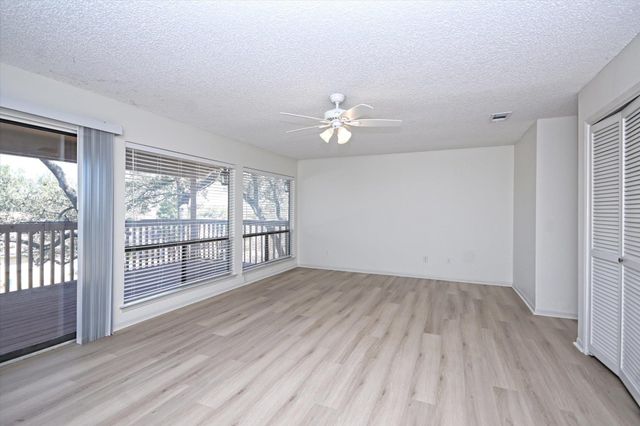 105 CRESCENT BLF, Austin, TX 78734