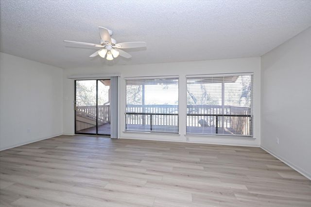 105 CRESCENT BLF, Austin, TX 78734