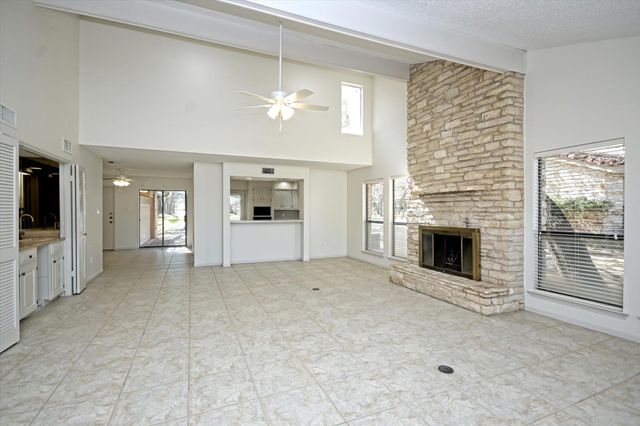 105 CRESCENT BLF, Austin, TX 78734
