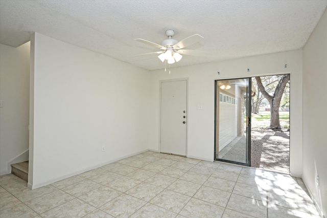 105 CRESCENT BLF, Austin, TX 78734