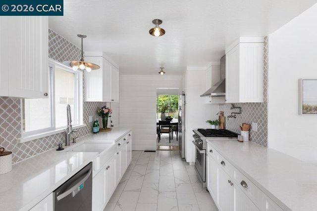 2426 Blackstone Dr, Walnut Creek, CA 94598