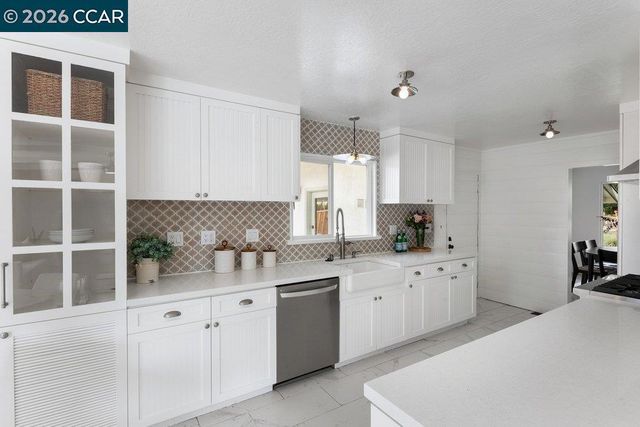2426 Blackstone Dr, Walnut Creek, CA 94598